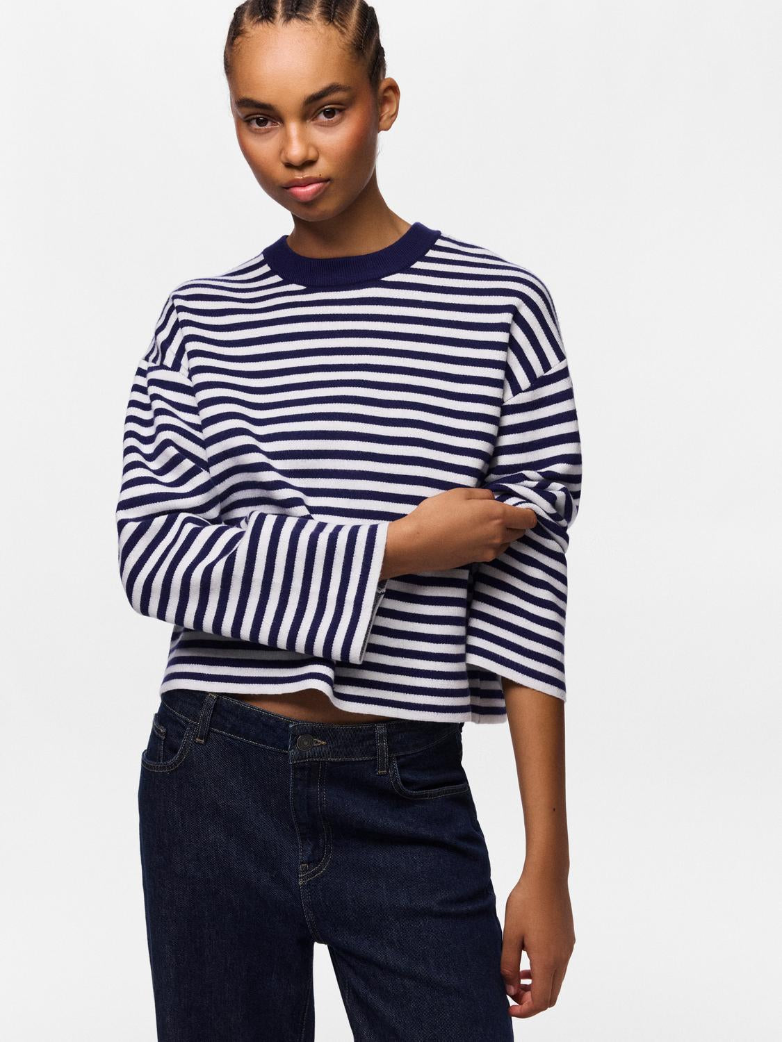 model_shot-front_full